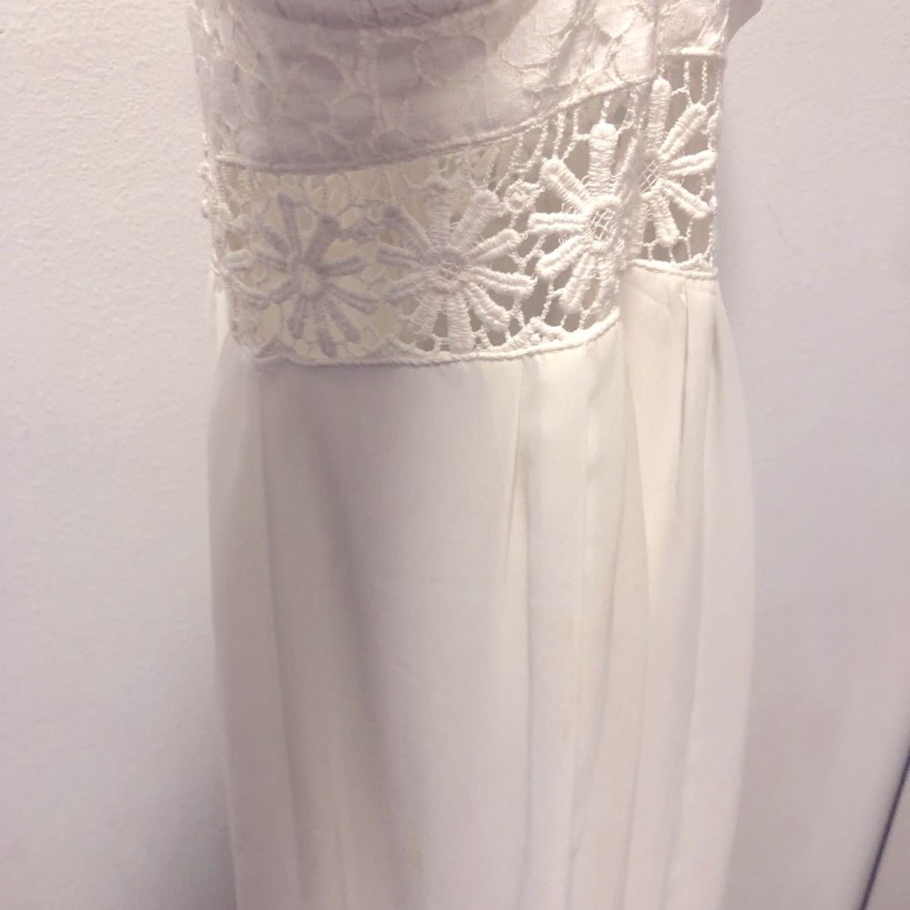 Wetseal medium white sun dress with daisy flower cut outs around the wasteband